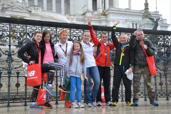 Od lewej: Magda, Mariola, Danusia z Julką, Kasia, Grzegorz, Bogdan, Marcin