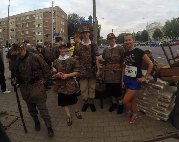 Na pamiątkowym zdjęciu z grupą rekonstrukcyjną