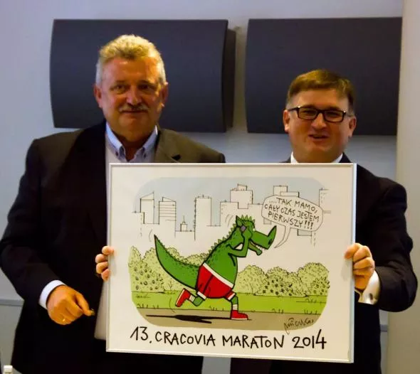Po lewej Krzysztof Kowal - dyrektor 13. Craxovia Maratonu