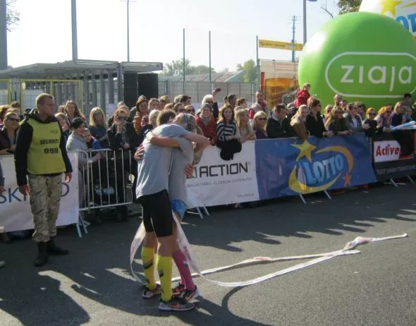 Biegnij Warszawo. Michał Bernardelli był trzeci na mecie, jego partnerka Iwona Lewandowska zwyciężyła klasyfikację kobiet Biegnij Warszawo. Michał Bernardelli był trzeci na mecie, jego partnerka Iwona Lewandowska zwyciężyła klasyfikację kobiet