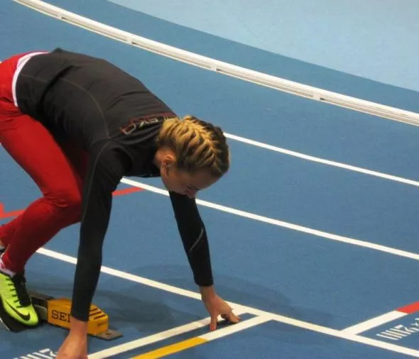 Justyna Święty rozgrzewa się przed startem Justyna Święty