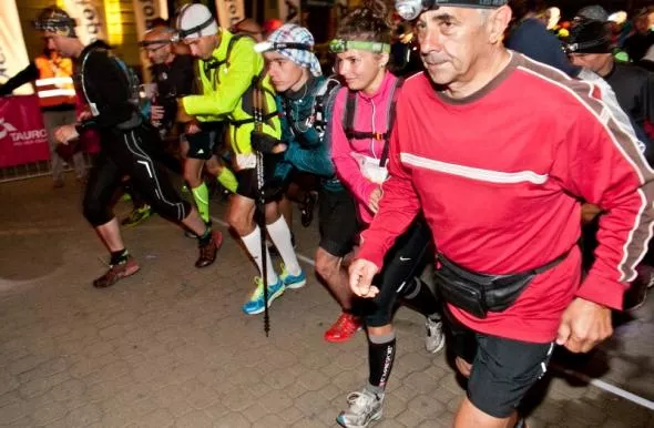 Uczestnicy ultramaratonu Bieg 7 Dolin wystartowali o 4 rano