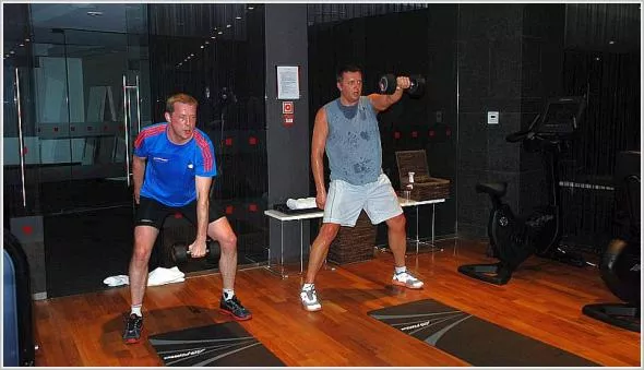 Daniel Lewczuk i Marcin Żuk trenują w siłowni