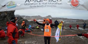 Bartosz Mazerski wygrał Antarctica Marathon