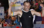 Szczęśliwy Rafał Ławski na mecie triathlonu w Zurichu