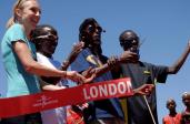Otwarcie centrum. Wśród przecinających wstęgę Paula Radcliffe i Mo Farah / Fot. Twitter