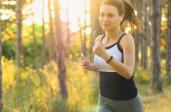 Trenujesz biegi? Odpowiednia dieta poprawi twoje wyniki 